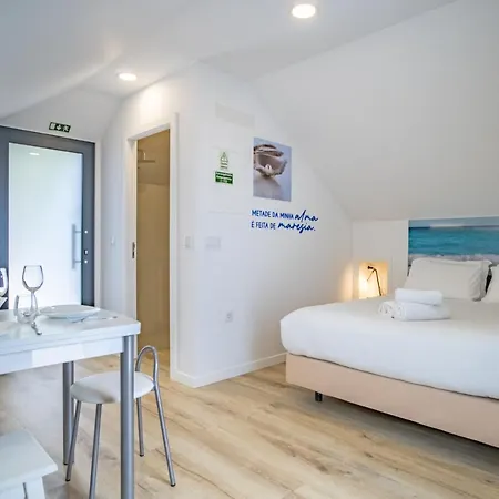 Pero In Blue House جارديم دو مار
