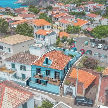 Pero In Blue House *